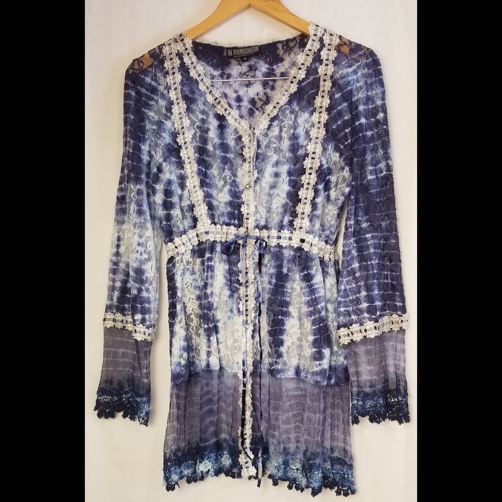 The Pyramid Collection Sheer Blue and White  Blouse Size Medium